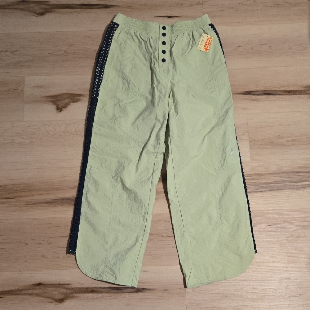 NWT FP Movement Underdog Pants, Kemon Grass, Size Medium